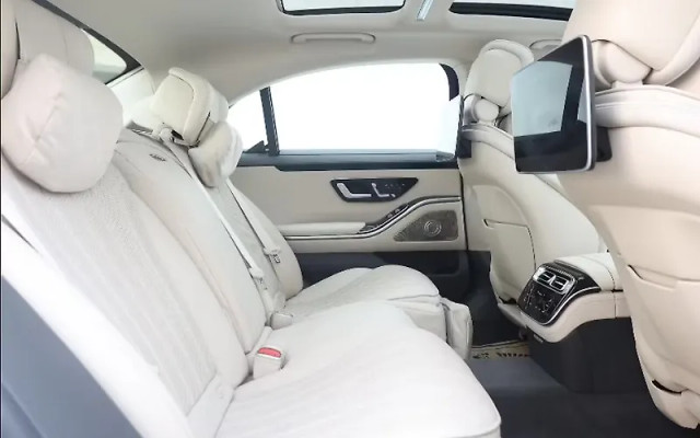 Second-hand 2023 Mercedes-Benz S-Class S450 4Matic for sale in New Delhi-5