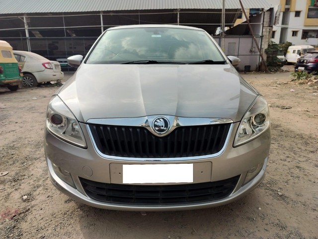 Second-hand 2016 Skoda Rapid 1.5 TDI AT Style Plus for sale in Bangalore-3