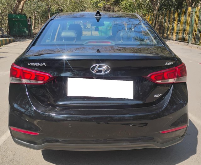 Second-hand 2019 Hyundai Verna CRDi 1.6 SX Option AT for sale in Agra-2