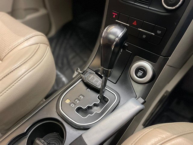 Second-hand 2016 Mahindra XUV500 AT W10 FWD for sale in Mumbai-9