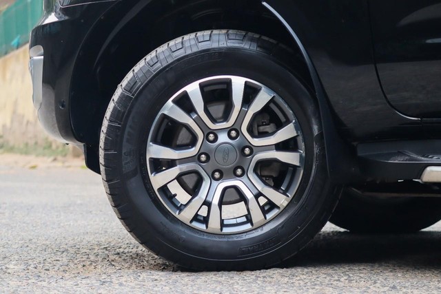 Second-hand 2021 Ford Endeavour Titanium Plus 4X4 AT for sale in New Delhi-22