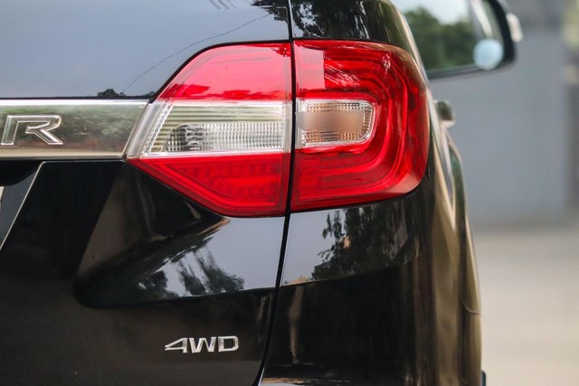 Second-hand 2021 Ford Endeavour Titanium Plus 4X4 AT for sale in New Delhi-23