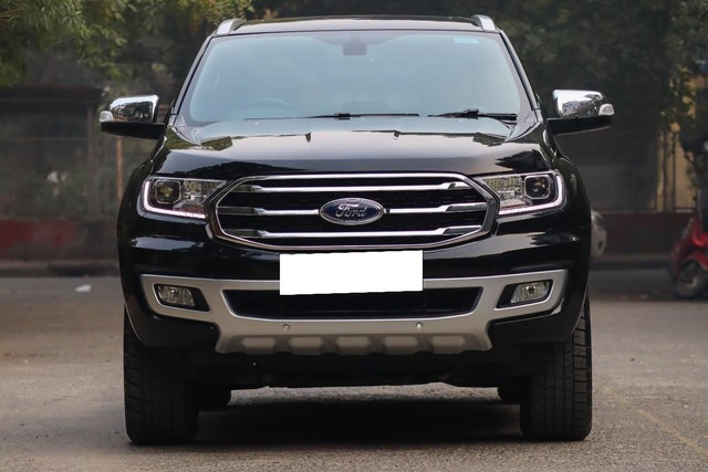 Second-hand 2021 Ford Endeavour Titanium Plus 4X4 AT for sale in New Delhi-3