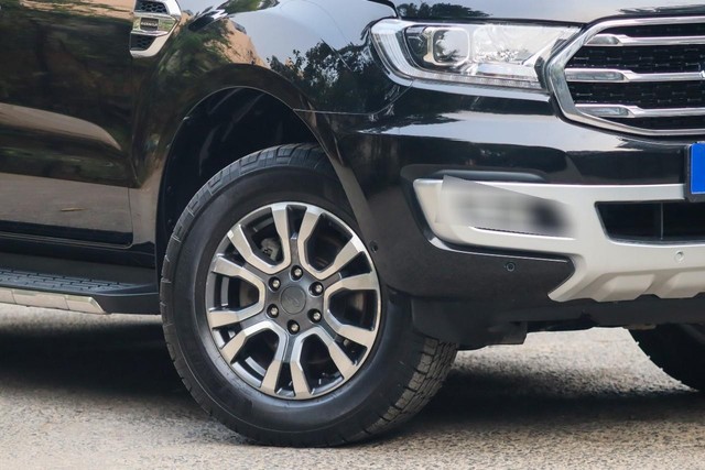 Second-hand 2021 Ford Endeavour Titanium Plus 4X4 AT for sale in New Delhi-5