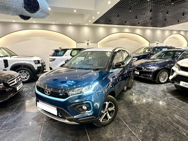 Second-hand 2022 Tata Nexon EV XZ Plus for sale in New Delhi-3