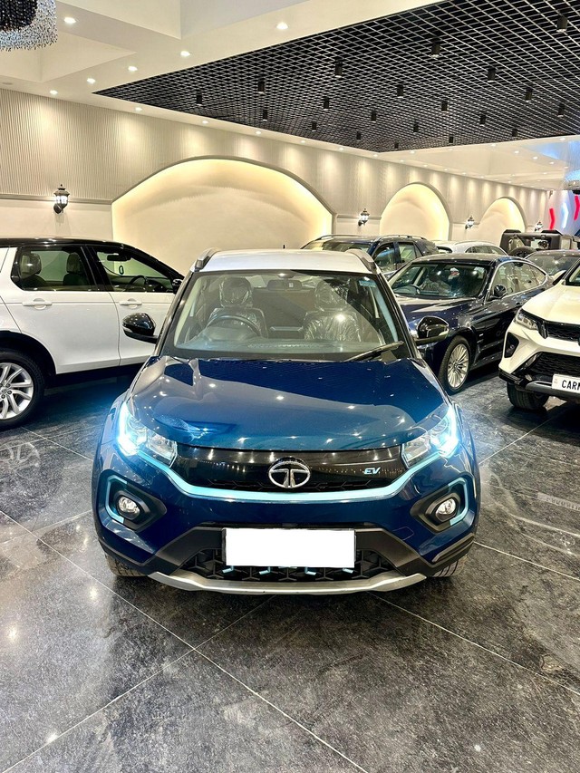 Second-hand 2022 Tata Nexon EV XZ Plus for sale in New Delhi-4