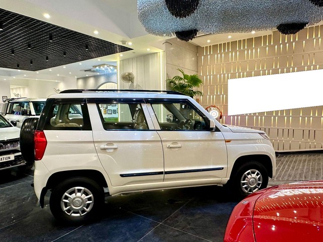 Second-hand 2016 Mahindra TUV 300 T6 for sale in New Delhi-12