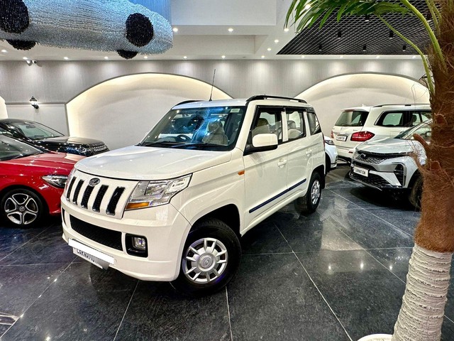 Second-hand 2016 Mahindra TUV 300 T6 for sale in New Delhi-2