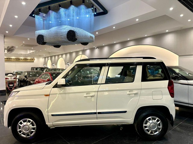 Second-hand 2016 Mahindra TUV 300 T6 for sale in New Delhi-14