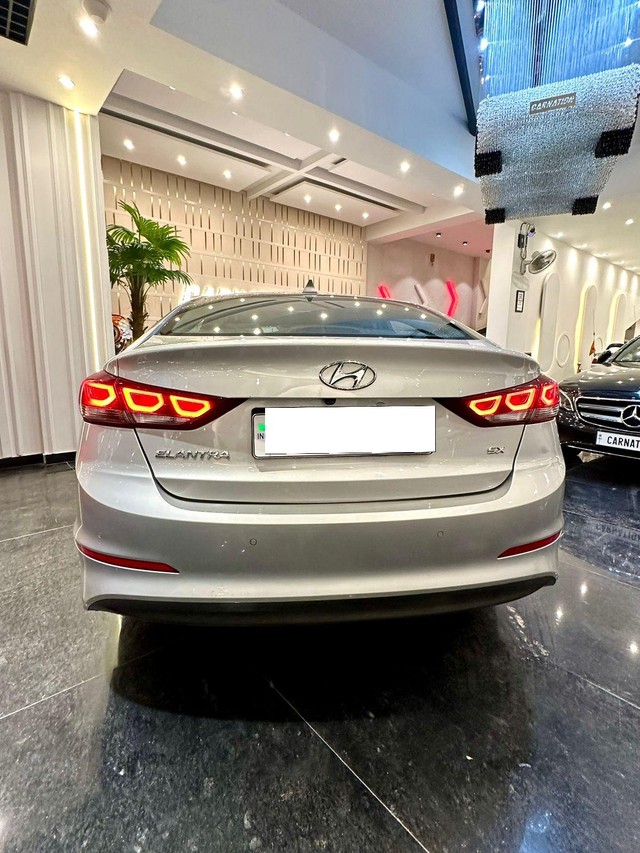 Second-hand 2018 Hyundai Elantra 2.0 SX Option AT for sale in New Delhi-10