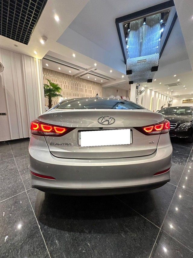 Second-hand 2018 Hyundai Elantra 2.0 SX Option AT for sale in New Delhi-14