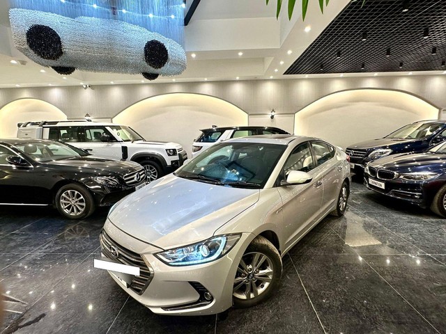 Second-hand 2018 Hyundai Elantra 2.0 SX Option AT for sale in New Delhi-3