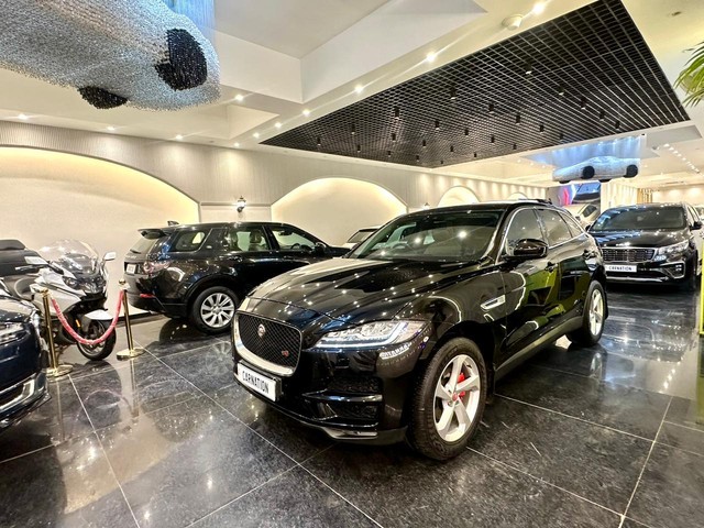 Second-hand 2017 Jaguar F-Pace Prestige 2.0 AWD for sale in New Delhi-12