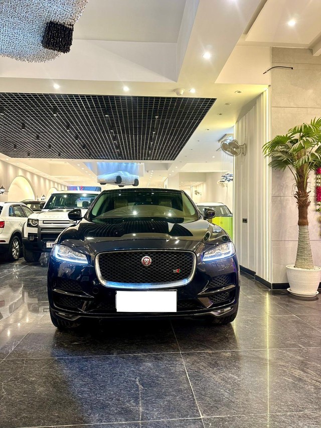 Second-hand 2017 Jaguar F-Pace Prestige 2.0 AWD for sale in New Delhi-15