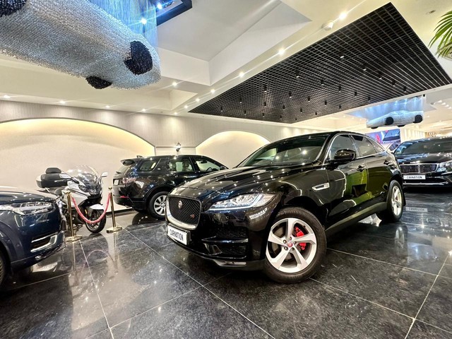 Second-hand 2017 Jaguar F-Pace Prestige 2.0 AWD for sale in New Delhi-9