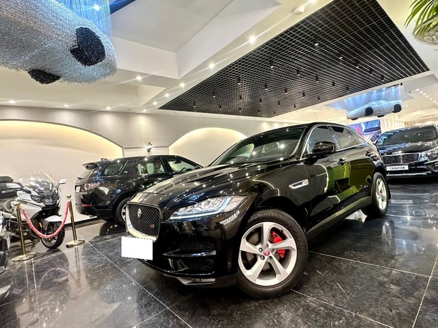 Second-hand 2017 Jaguar F-Pace Prestige 2.0 AWD for sale in New Delhi-5