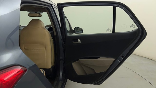 Second-hand 2013 Hyundai Grand i10 1.2 CRDi Asta for sale in Bangalore-30