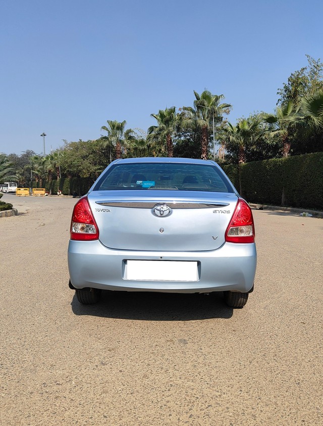 Second-hand 2011 Toyota Etios V for sale in New Delhi-1