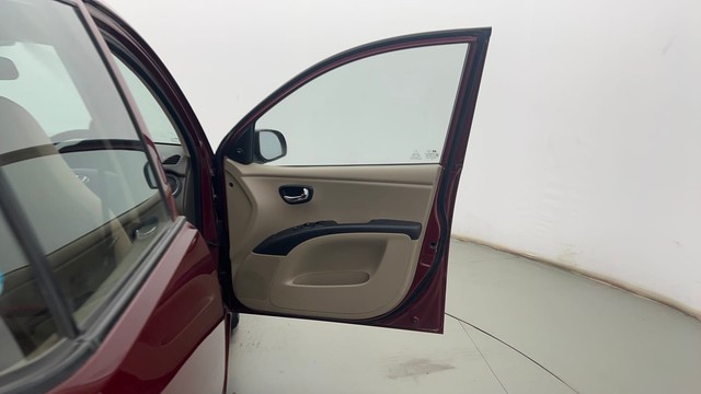 Second-hand 2015 Hyundai i10 Sportz 1.1L for sale in Kolkata-16