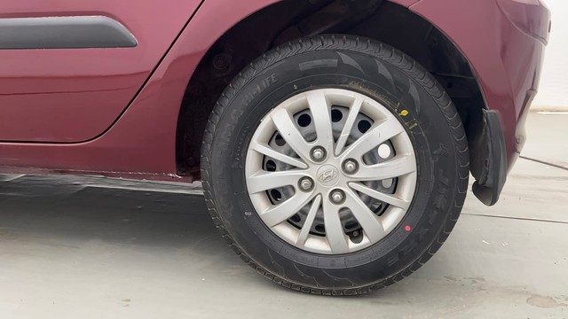 Second-hand 2015 Hyundai i10 Sportz 1.1L for sale in Kolkata-19