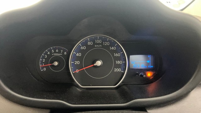 Second-hand 2015 Hyundai i10 Sportz 1.1L for sale in Kolkata-13