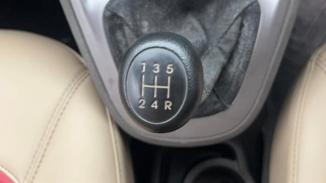 Second-hand 2015 Hyundai i10 Sportz 1.1L for sale in Kolkata-12