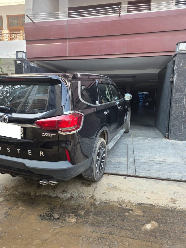 Second-hand 2021 MG Gloster Savvy 7-Str for sale in New Delhi-3