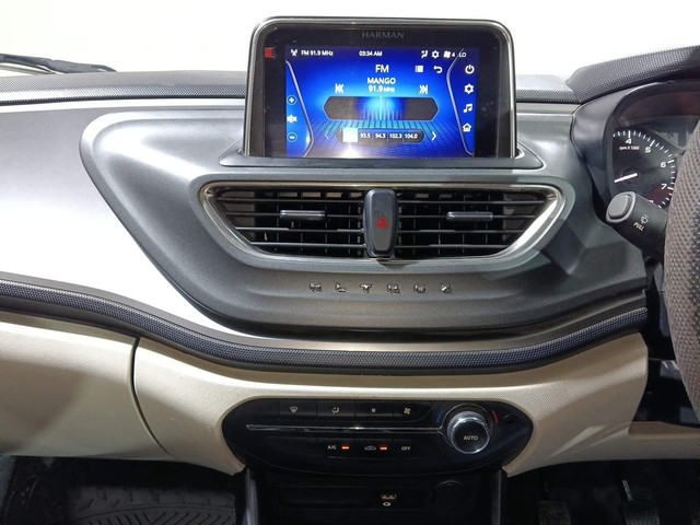 Second-hand 2021 Tata Altroz XT for sale in Kochi-33