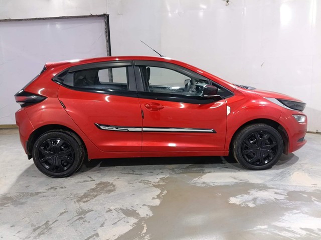 Second-hand 2021 Tata Altroz XT for sale in Kochi-2