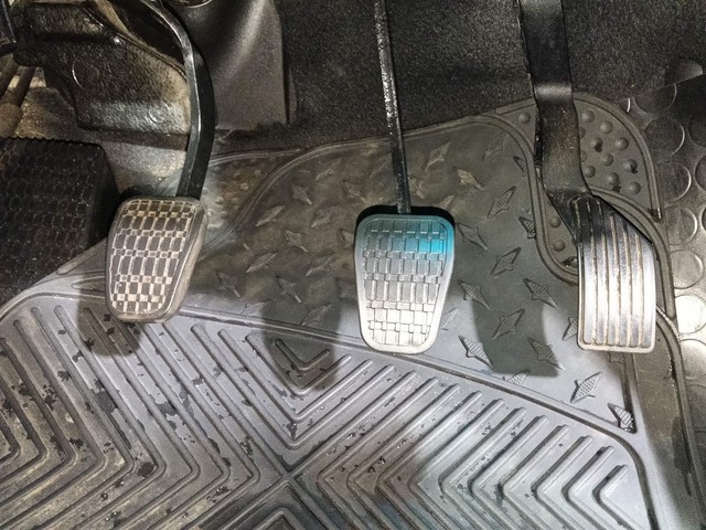 Second-hand 2021 Tata Altroz XT for sale in Kochi-14