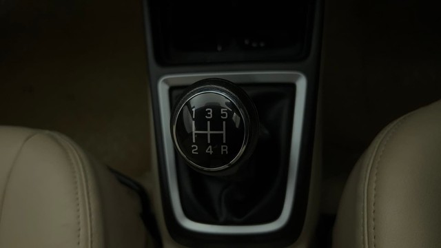 Second-hand 2018 Maruti Dzire ZXI for sale in Mysore-12