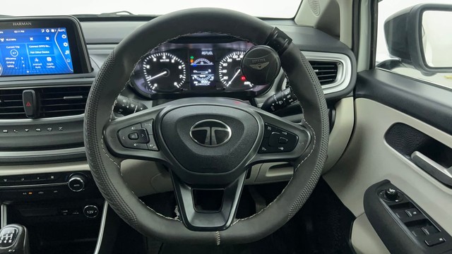 Second-hand 2024 Tata Altroz XZ for sale in Ahmedabad-31