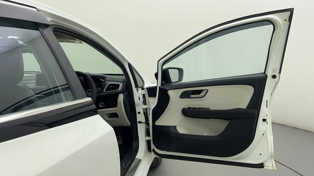 Second-hand 2024 Tata Altroz XZ for sale in Ahmedabad-16