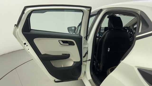 Second-hand 2024 Tata Altroz XZ for sale in Ahmedabad-27