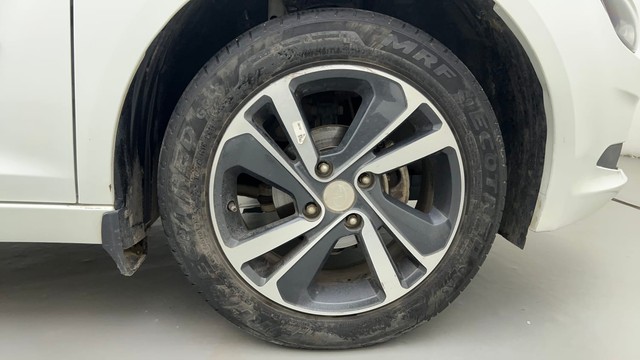 Second-hand 2024 Tata Altroz XZ for sale in Ahmedabad-17