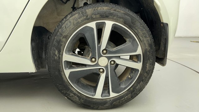 Second-hand 2024 Tata Altroz XZ for sale in Ahmedabad-19