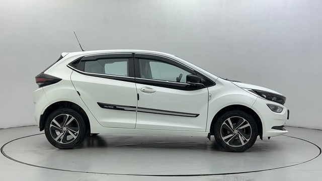 Second-hand 2024 Tata Altroz XZ for sale in Ahmedabad-2