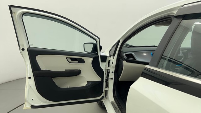 Second-hand 2024 Tata Altroz XZ for sale in Ahmedabad-37