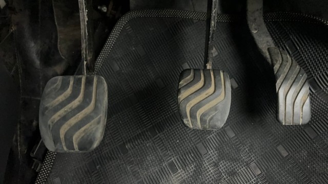 Second-hand 2016 Renault KWID RXT for sale in Ahmedabad-14