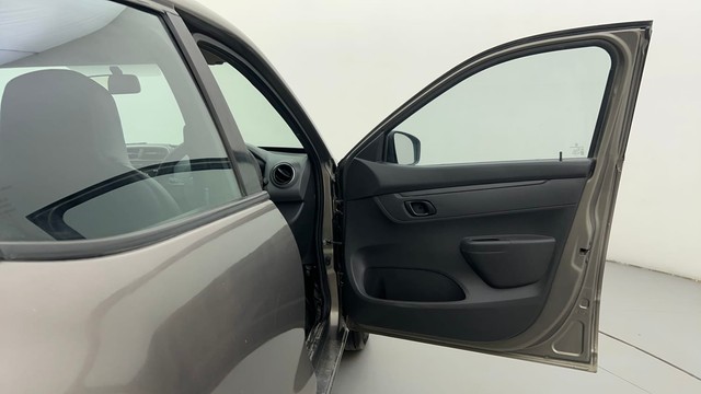 Second-hand 2016 Renault KWID RXT for sale in Ahmedabad-16