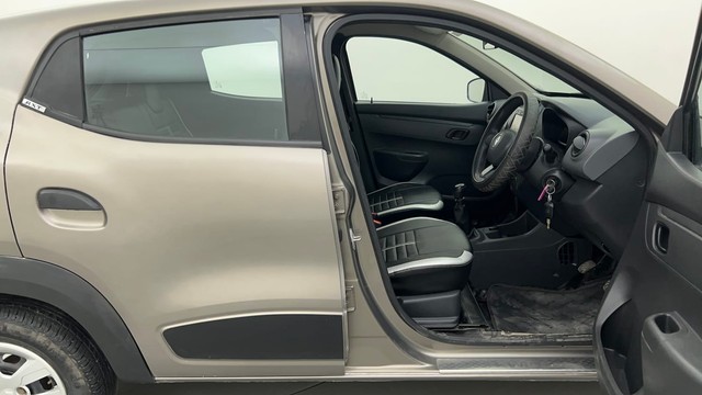 Second-hand 2016 Renault KWID RXT for sale in Ahmedabad-15