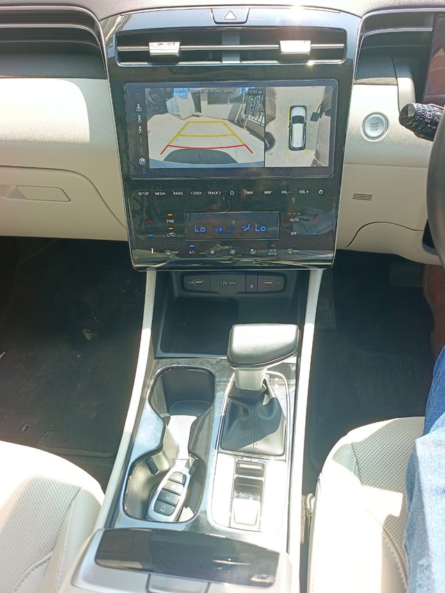 Second-hand 2023 Hyundai Tucson Platinum AT BSVI for sale in Bangalore-11