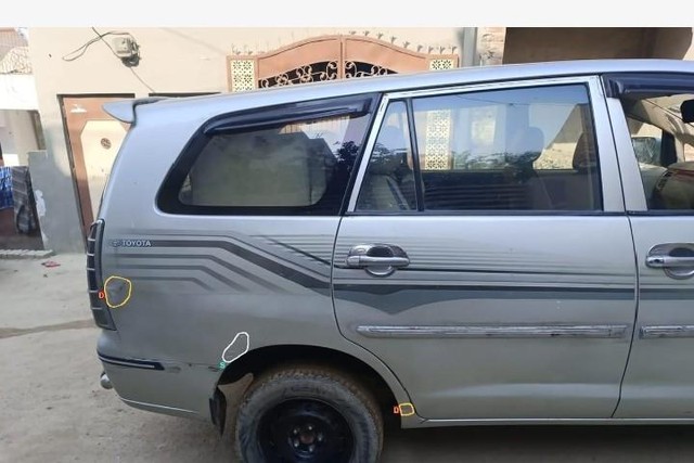 Second-hand 2007 Toyota Innova 2.5 E for sale in Lucknow-3