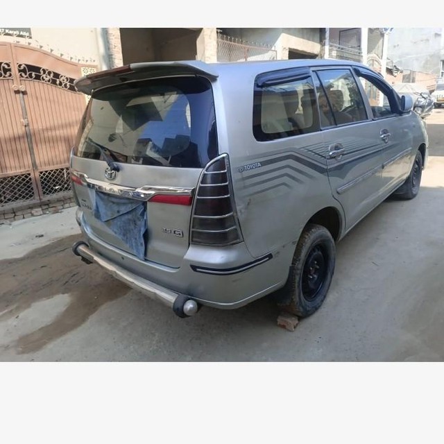 Second-hand 2007 Toyota Innova 2.5 E for sale in Lucknow-4