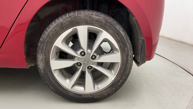 Second-hand 2017 Hyundai i20 1.2 Asta Dual Tone for sale in Mumbai-19