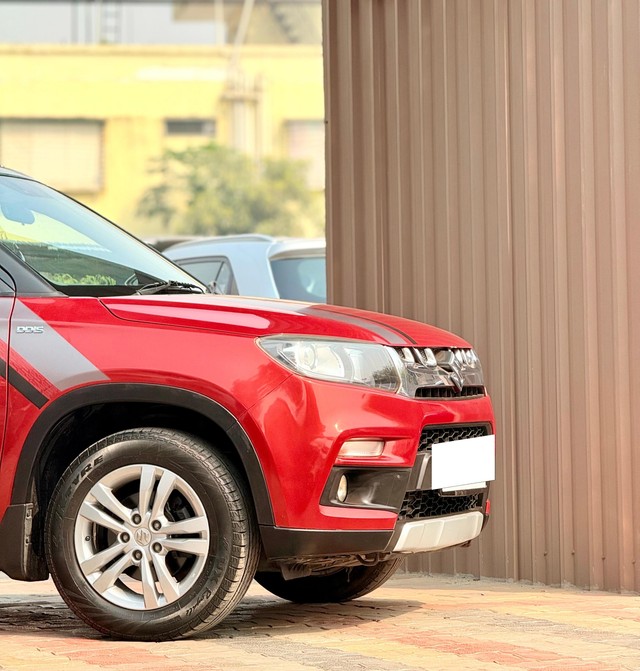 Second-hand 2017 Maruti Vitara Brezza ZDi Plus for sale in Surat-5