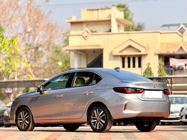 Second-hand 2020 Honda City VX CVT for sale in Surat-2