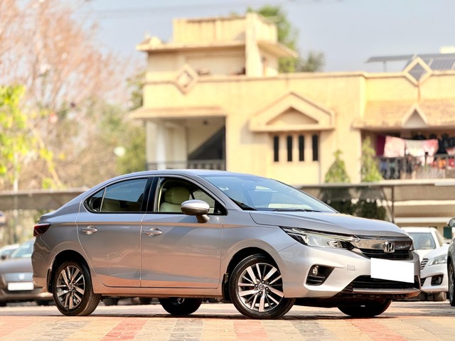 Second-hand 2020 Honda City VX CVT for sale in Surat-5