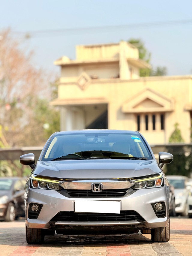 Second-hand 2020 Honda City VX CVT for sale in Surat-3