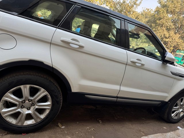 Second-hand 2019 Land Rover Range Rover Evoque 2.0 TD4 SE for sale in New Delhi-5